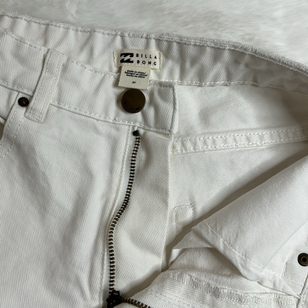 Shorts - Picture 3 of 4